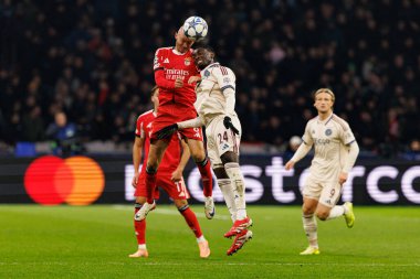 Fredrik Aursnes ve Jorthy Mokio, AFC Ajax ve SL Benfica (Maciej Rogowski / Ball Raw Images) arasında Şampiyonlar Ligi faz oyunu sırasında görüldü.)