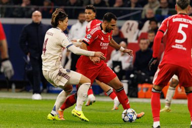 Ko Itakura ve Vangelis Pavlidis, AFC Ajax ve SL Benfica (Maciej Rogowski / Ball Raw Images) arasındaki Şampiyonlar Ligi faz oyununda görüldü)
