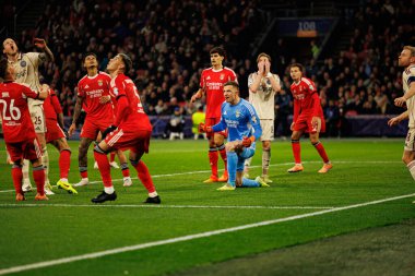 Anatoliy Trubin, AFC Ajax ve SL Benfica (Maciej Rogowski / Ball Raw Images) arasında Şampiyonlar Ligi faz oyunu sırasında görüldü)