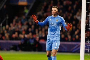 Anatoliy Trubin, AFC Ajax ve SL Benfica (Maciej Rogowski / Ball Raw Images) arasında Şampiyonlar Ligi faz oyunu sırasında görüldü)