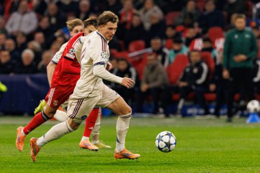 Mika Godts, AFC Ajax ve SL Benfica (Maciej Rogowski / Ball Raw Images) arasında Şampiyonlar Ligi faz oyunu sırasında görüldü)