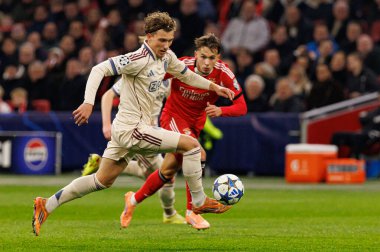 Mika Godts, AFC Ajax ve SL Benfica (Maciej Rogowski / Ball Raw Images) arasında Şampiyonlar Ligi faz oyunu sırasında görüldü)