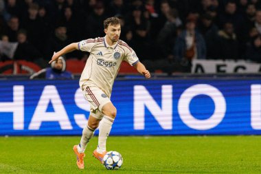 Youri Regeer, AFC Ajax ve SL Benfica (Maciej Rogowski / Ball Raw Images) arasında Şampiyonlar Ligi faz oyunu sırasında görüldü)