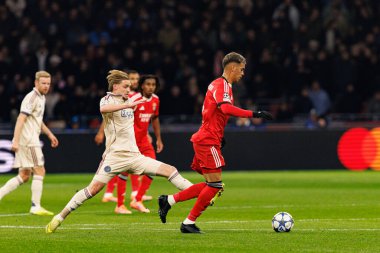 Kenneth Taylor ve Enzo Barrenechea, AFC Ajax ve SL Benfica (Maciej Rogowski / Ball Raw Images) arasındaki Şampiyonlar Ligi faz maçında görüldü)