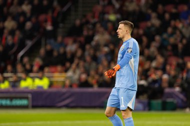 Anatoliy Trubin, AFC Ajax ve SL Benfica (Maciej Rogowski / Ball Raw Images) arasında Şampiyonlar Ligi faz oyunu sırasında görüldü)