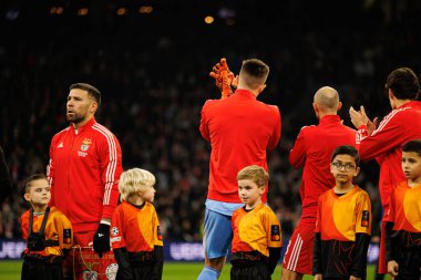 Nicolas Otamendi, Anatoliy Trubin ve Fredrik Aursnes, AFC Ajax ve SL Benfica (Maciej Rogowski / Ball Raw Images) arasındaki Şampiyonlar Ligi faz oyununda görüldü.)