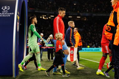 Anatoliy Trubin, AFC Ajax ve SL Benfica (Maciej Rogowski / Ball Raw Images) arasında Şampiyonlar Ligi faz oyunu sırasında görüldü)