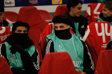 Joao Veloso ve Manu Silva, AFC Ajax ve SL Benfica (Maciej Rogowski / Ball Raw Images) arasında Şampiyonlar Ligi faz oyunu sırasında görüldü)