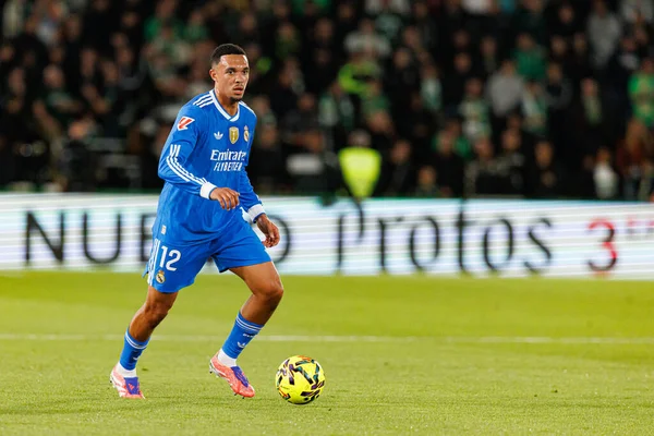 Elche, İspanya - 11 23 2025: Trent Alexander-Arnold, Elche CF ve Real Madrid FC takımları arasında LaLiga EA Spor maçı sırasında görüldü  