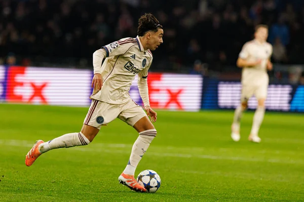 Rayane Bounida, AFC Ajax ve SL Benfica (Maciej Rogowski / Ball Raw Images) arasında Şampiyonlar Ligi faz oyunu sırasında görüldü)