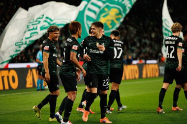 Sporcu Oyuncuları, Liga Portekiz maçı sırasında Estadio Jose Alvalade 'de (Maciej Rogowski / Ball Raw Images) Sporting CP ve CF Estrela Amadora takımları arasında Ivan Fresneda' dan gol üstüne gol atarken görüldü.)
