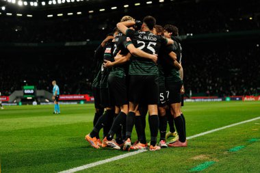 Sporcu Oyuncuları, Estadio Jose Alvalade 'deki (Maciej Rogowski / Ball Raw Images) Sporting CP ve CF Estrela Amadora takımları arasında oynanan Liga Portekiz maçı sırasında Eduardo Quaresma' dan gol üstüne gol atarken görüldü.)