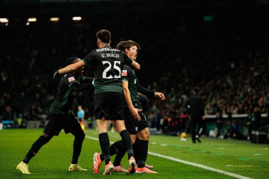 Sporcu Oyuncuları, Estadio Jose Alvalade 'deki (Maciej Rogowski / Ball Raw Images) Sporting CP ve CF Estrela Amadora takımları arasında oynanan Liga Portekiz maçı sırasında Eduardo Quaresma' dan gol üstüne gol atarken görüldü.)