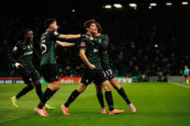 Sporcu Oyuncuları, Estadio Jose Alvalade 'deki (Maciej Rogowski / Ball Raw Images) Sporting CP ve CF Estrela Amadora takımları arasında oynanan Liga Portekiz maçı sırasında Eduardo Quaresma' dan gol üstüne gol atarken görüldü.)