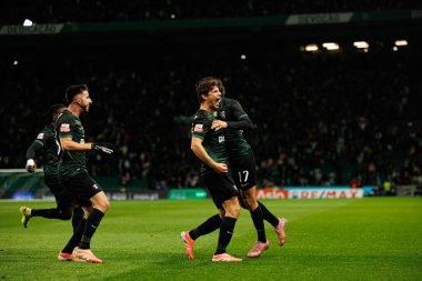 Eduardo Quaresma ve Francisco Trincao, Estadio Jose Alvalade 'de (Maciej Rogowski / Ball Raw Images) oynayan Sporting CP ve CF Estrela Amadora takımları arasında oynanan Liga Portekiz maçında gol attıktan sonra kutlama yaparken görüldü.)
