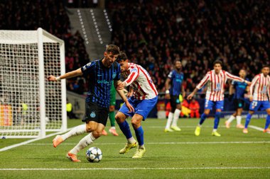 Petar Sucic and Marc Pubill seen during Champions League league phase game between Atletico de Madrid and Internazionale Milano  (Maciej Rogowski/Ball Raw Images)