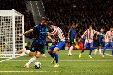 Atletico de Madrid ile Internazionale Milano (Maciej Rogowski / Ball Raw Images) arasındaki Şampiyonlar Ligi faz maçında Petar Suciç ve Marc Pubill görüldü.)