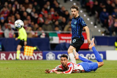 Alejandro Baena and Carlos Augusto seen during Champions League league phase game between Atletico de Madrid and Internazionale Milano  (Maciej Rogowski/Ball Raw Images)