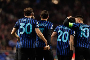 Atletico de Madrid ile Internazionale Milano (Maciej Rogowski / Ball Raw Images) arasındaki Şampiyonlar Ligi faz maçında Inter 'in oyuncuları Piotr Zielinski' den gol üstüne gol atarken görüldü)