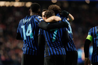 Atletico de Madrid ile Internazionale Milano (Maciej Rogowski / Ball Raw Images) arasındaki Şampiyonlar Ligi faz maçında Inter 'in oyuncuları Piotr Zielinski' den gol üstüne gol atarken görüldü)