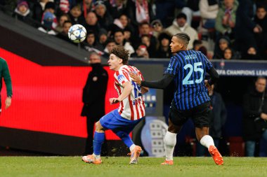 Julian Alvarez ve Manuel Akanji Atletico de Madrid ile Internazionale Milano (Maciej Rogowski / Ball Raw Images) arasındaki Şampiyonlar Ligi faz maçında görüldü.)