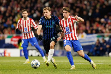 Nicolo Barella ve Conor Gallagher Atletico de Madrid ile Internazionale Milano (Maciej Rogowski / Ball Raw Images) arasındaki Şampiyonlar Ligi faz maçında görüldüler.)