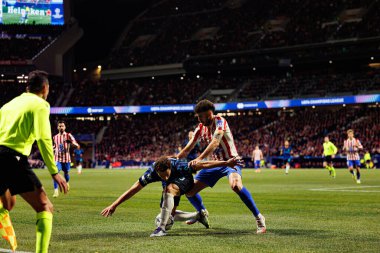 Carlos Augusto ve Matteo Ruggeri, Atletico de Madrid ile Internazionale Milano (Maciej Rogowski / Ball Raw Images) arasındaki Şampiyonlar Ligi faz maçında görüldü.)