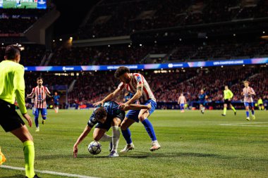 Carlos Augusto ve Matteo Ruggeri, Atletico de Madrid ile Internazionale Milano (Maciej Rogowski / Ball Raw Images) arasındaki Şampiyonlar Ligi faz maçında görüldü.)