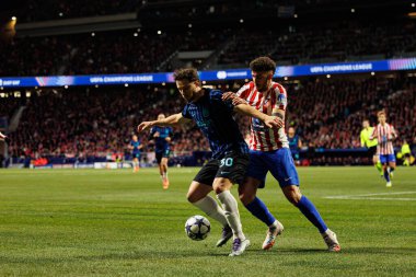 Carlos Augusto ve Matteo Ruggeri, Atletico de Madrid ile Internazionale Milano (Maciej Rogowski / Ball Raw Images) arasındaki Şampiyonlar Ligi faz maçında görüldü.)