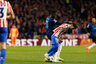 Yann Bisseck and Alejandro Baena seen during Champions League league phase game between Atletico de Madrid and Internazionale Milano  (Maciej Rogowski/Ball Raw Images)