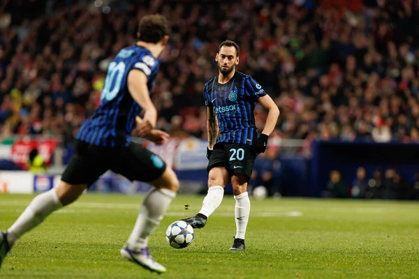 Hakan Calhanoğlu Atletico de Madrid ile Internazionale Milano (Maciej Rogowski / Ball Raw Images) arasındaki Şampiyonlar Ligi faz maçında görüldü.)