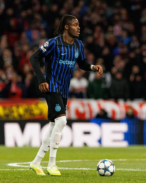 Yann Bisseck, Atletico de Madrid ile Internazionale Milano (Maciej Rogowski / Ball Raw Images) arasındaki Şampiyonlar Ligi faz maçında görüldü.)