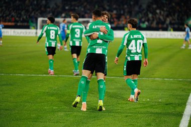 Antony ve Abdessamad Ezzalzouli Ez Abde, Real Betis Balompie ve FC Utrecht (Maciej Rogowski / Ball Raw Images) takımları arasındaki UEFA Avrupa Ligi maçında gol attıktan sonra kutlama yaparken görüldü.)