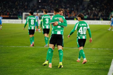 Antony ve Abdessamad Ezzalzouli Ez Abde, Real Betis Balompie ve FC Utrecht (Maciej Rogowski / Ball Raw Images) takımları arasındaki UEFA Avrupa Ligi maçında gol attıktan sonra kutlama yaparken görüldü.)