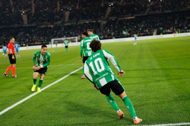 Antony ve Abdessamad Ezzalzouli Ez Abde, Real Betis Balompie ve FC Utrecht (Maciej Rogowski / Ball Raw Images) takımları arasındaki UEFA Avrupa Ligi maçında gol attıktan sonra kutlama yaparken görüldü.)