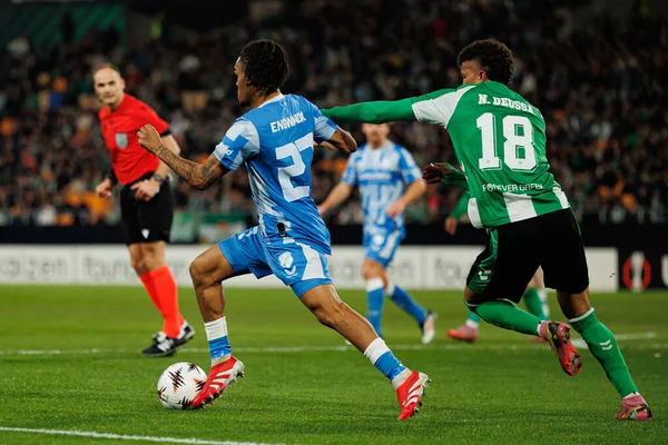 UEFA Avrupa Ligi maçında Real Betis Balompie ve FC Utrecht (Maciej Rogowski / Ball Raw Images) takımları arasında Alonzo Engwanda ve Nelson Deossa görüldü.)