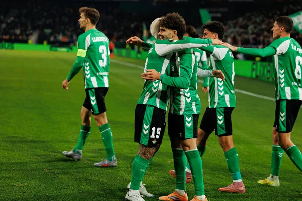 Cucho Hernandez ve Abdessamad Ezzalzouli Ez Abde, Real Betis Balompie ve FC Utrecht (Maciej Rogowski / Ball Raw Images) takımları arasındaki UEFA Avrupa Ligi maçında gol attıktan sonra kutlama yaparken görüldü.)