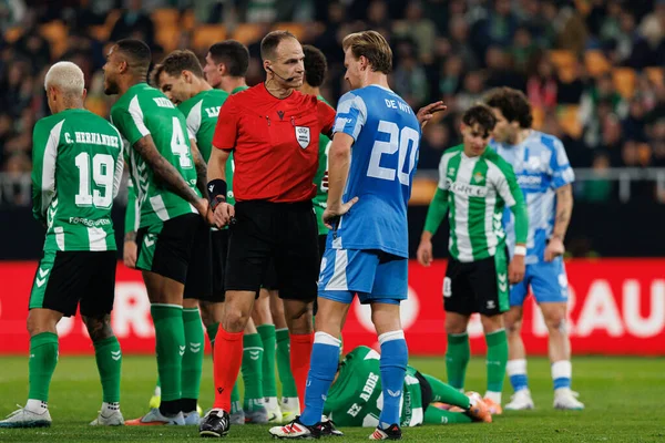 Nenad Minakoviç ve Dani de Wit, Real Betis Balompie ve FC Utrecht (Maciej Rogowski / Ball Raw Images) takımları arasında oynanan UEFA Avrupa Ligi maçında görüldü.)