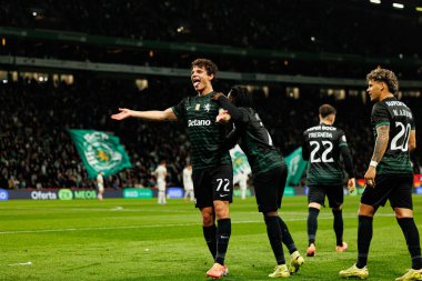 Eduardo Quaresma ve Geovany Quenda, Estadio Jose Alvalade 'de (Maciej Rogowski / Ball Raw Images) oynayan Sporting CP ve CF Estrela Amadora takımları arasında oynanan Liga Portekiz maçında gol attıktan sonra kutlama yaparken görüldü.)