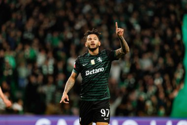 Luis Suarez, Liga Portekiz maçında Estadio Jose Alvalade (Maciej Rogowski / Ball Raw Images) takımları arasında attığı golü kutlarken görüldü.)