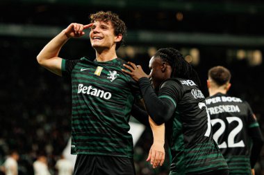 Eduardo Quaresma ve Geovany Quenda, Estadio Jose Alvalade 'de (Maciej Rogowski / Ball Raw Images) oynayan Sporting CP ve CF Estrela Amadora takımları arasında oynanan Liga Portekiz maçında gol attıktan sonra kutlama yaparken görüldü.)