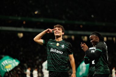 Eduardo Quaresma ve Geovany Quenda, Estadio Jose Alvalade 'de (Maciej Rogowski / Ball Raw Images) oynayan Sporting CP ve CF Estrela Amadora takımları arasında oynanan Liga Portekiz maçında gol attıktan sonra kutlama yaparken görüldü.)