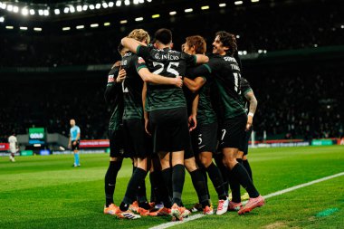 Sporcu Oyuncuları, Estadio Jose Alvalade 'deki (Maciej Rogowski / Ball Raw Images) Sporting CP ve CF Estrela Amadora takımları arasında oynanan Liga Portekiz maçı sırasında Eduardo Quaresma' dan gol üstüne gol atarken görüldü.)