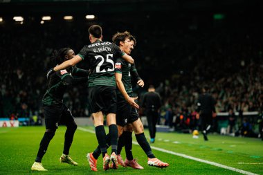 Sporcu Oyuncuları, Estadio Jose Alvalade 'deki (Maciej Rogowski / Ball Raw Images) Sporting CP ve CF Estrela Amadora takımları arasında oynanan Liga Portekiz maçı sırasında Eduardo Quaresma' dan gol üstüne gol atarken görüldü.)