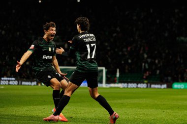 Eduardo Quaresma ve Francisco Trincao, Estadio Jose Alvalade 'de (Maciej Rogowski / Ball Raw Images) oynayan Sporting CP ve CF Estrela Amadora takımları arasında oynanan Liga Portekiz maçında gol attıktan sonra kutlama yaparken görüldü.)