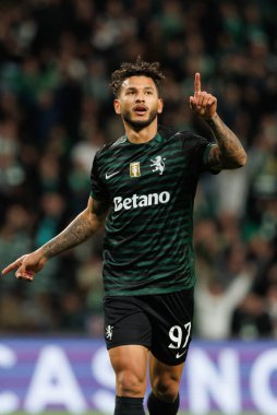  Luis Javier Suarez, Estadio Jose Alvalade 'de (Maciej Rogowski / Ball Raw Images) oynayan Sporting CP ve CF Estrela Amadora takımları arasında oynanan Liga Portekiz maçında gol attıktan sonra kutlama yaparken görüldü.)