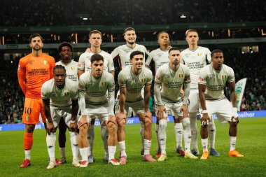  Estrela oyuncuları Liga Portekiz maçı sırasında Estadio Jose Alvalade 'de Sporting CP ve CF Estrela Amadora (Maciej Rogowski / Ball Raw Images) takımları arasında görüldü.)