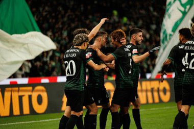 Sporcu Oyuncuları, Liga Portekiz maçı sırasında Estadio Jose Alvalade 'de (Maciej Rogowski / Ball Raw Images) Sporting CP ve CF Estrela Amadora takımları arasında Ivan Fresneda' dan gol üstüne gol atarken görüldü.)