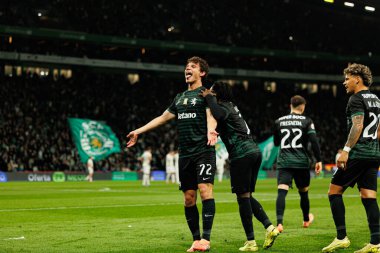 Eduardo Quaresma ve Geovany Quenda, Estadio Jose Alvalade 'de (Maciej Rogowski / Ball Raw Images) oynayan Sporting CP ve CF Estrela Amadora takımları arasında oynanan Liga Portekiz maçında gol attıktan sonra kutlama yaparken görüldü.)