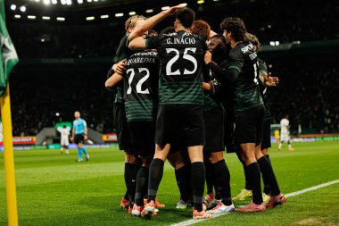 Sporcu Oyuncuları, Estadio Jose Alvalade 'deki (Maciej Rogowski / Ball Raw Images) Sporting CP ve CF Estrela Amadora takımları arasında oynanan Liga Portekiz maçı sırasında Eduardo Quaresma' dan gol üstüne gol atarken görüldü.)